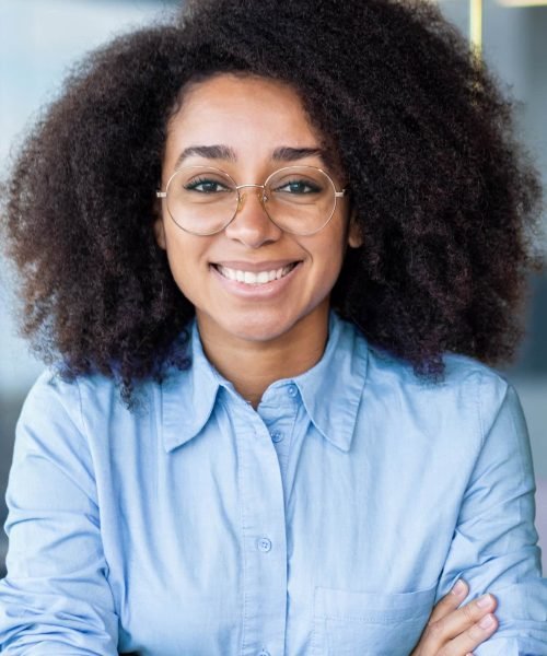 confident-woman-at-desk-in-modern-workplace-2026-01-09-07-39-41-utc.jpg